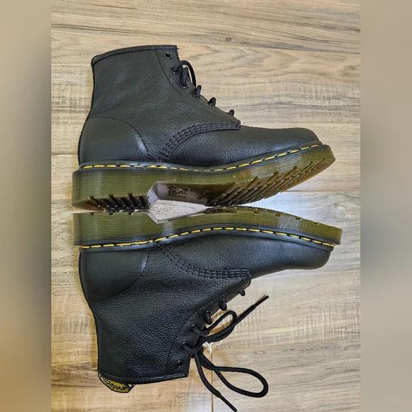 Dr. Martens 101 VIRGINIA LEATHER ANKLE BOOTS, size US 8 - Picture 7 of 11